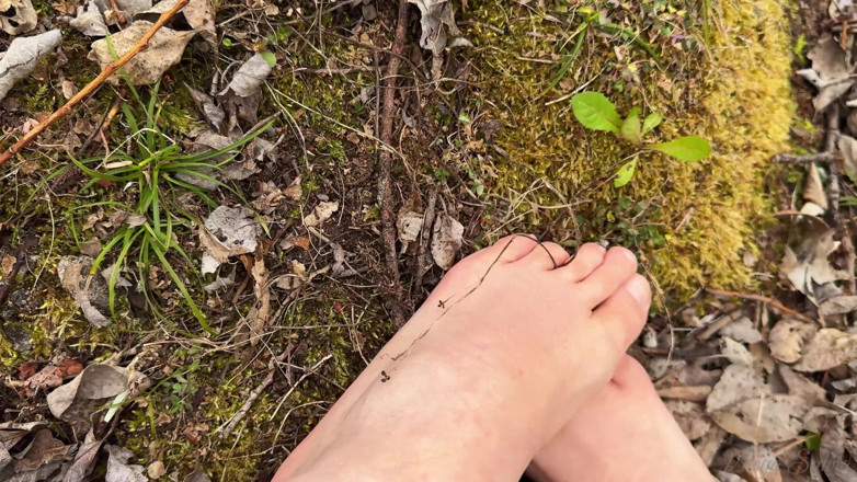 Vasya Sylvia: Barefoot Walk in the Forest - Foot Fetish - Bare Feet!