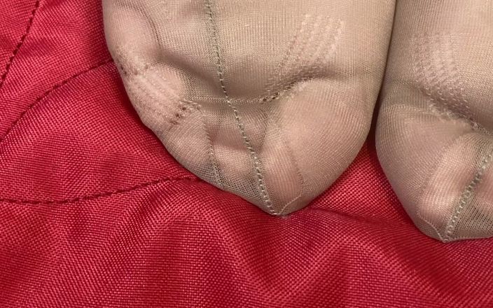 Mr MF: Mme mature pieds gros seins et semelles