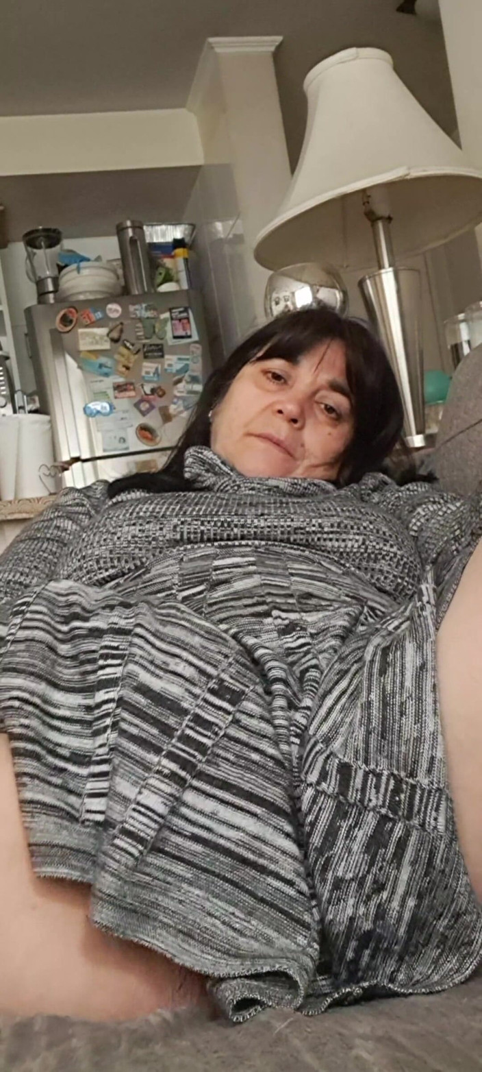 Mommy big hairy pussy: มองใต้กระโปรง หีขนดกเปียกหมดแล้ว