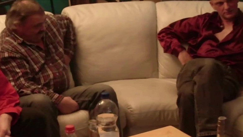 Videos Francaises: Francuskie dziwki zerżnięte przez kilku facetów po grze bilardowej