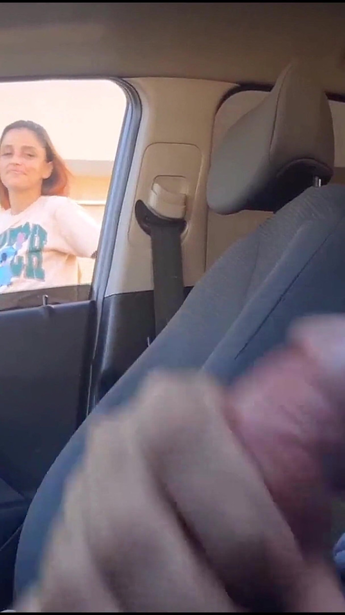 Fanny squirting: Riskli ateşli bir kadına yarağımı gösterdim, ama hoşuna gitti!