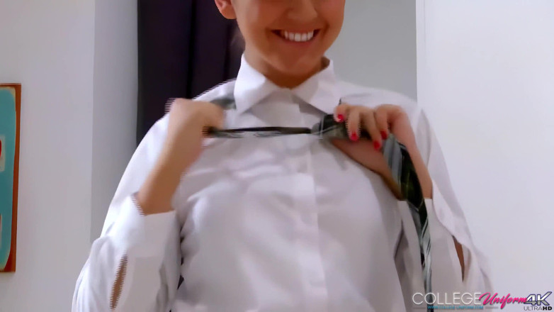 College Uniform: Roztomilá Plaid Bts představuje Bryoni-kate