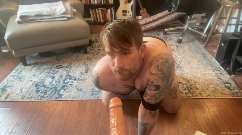 Dirtytrisha: menghisap dildo saya secara peribadi dalam pakaian renda