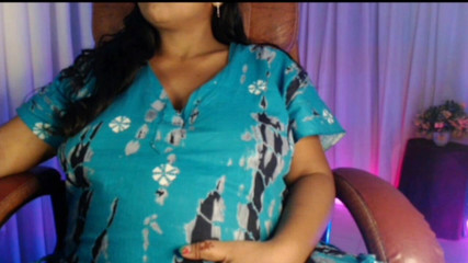 HotGirl21: गर्भवती मम्मी गुलाबी चूत में उंगली कर रही है और वीर्य निकाल रही है।