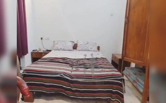 Nisha bhabhi ki chudai: Otelde erkek arkadaş ve kocasıyla üçlü seks