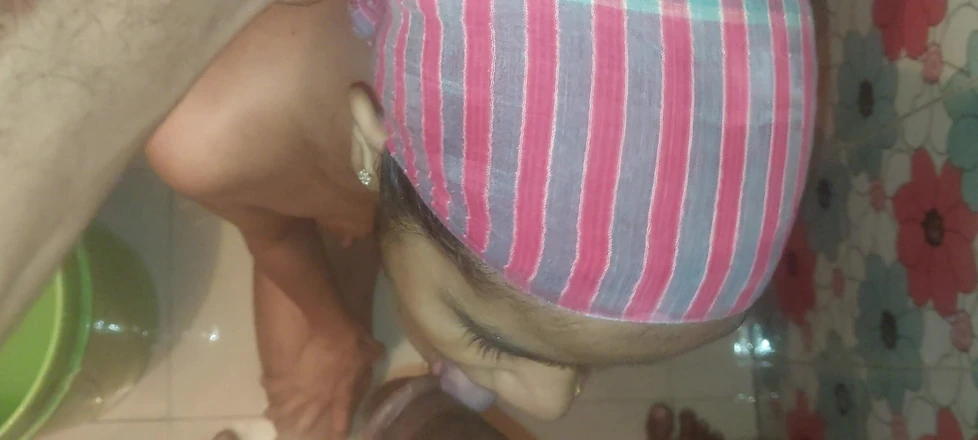 Bd Dirty Queen Sathi: Мій гарячий домогосподарка відтрахав мене в туалеті