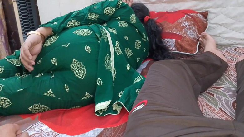 QueenbeautyQB: Sharing the Bed with the Stepmother Again - She Because Is...