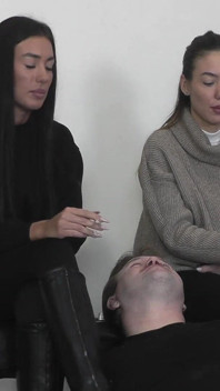 Olga e Natasa fumano