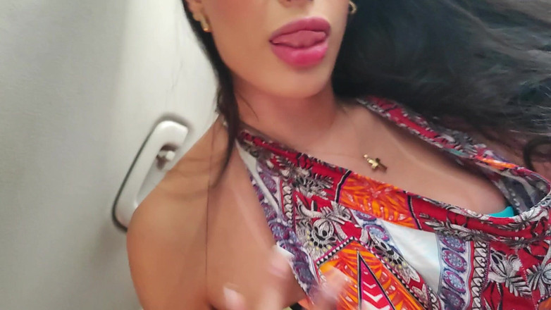 Carmona TS: 我让她在车里吸吮