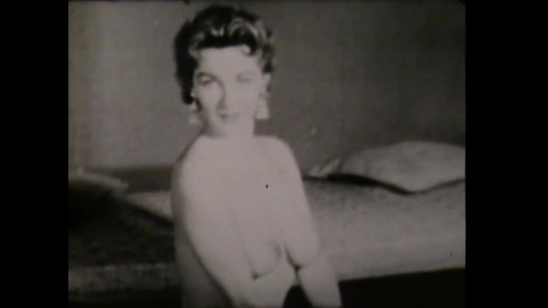 Vintage megastore: La Chica Desnuda Exhibiendo Su Cuerpo(parte 2)