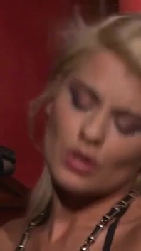 Jasmine Rouge dan Sera Passion Adalah Pelacur Itali berambut blonde diisi pantat mereka oleh zakar besar