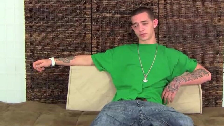 Straight Fraternity: Татуированная плохая паренек выстреливает большую порцию спермы