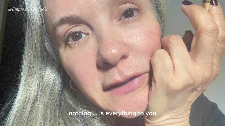 Empress Bella Sadic: Imperatrizbellasadica आपका उपयोग मानव Ashtray के रूप में करती है