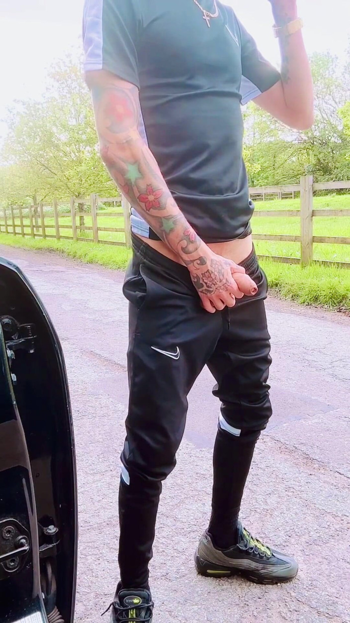 Chardoffchavlad: Britanica Chav se reproduce cu un băiat elegant