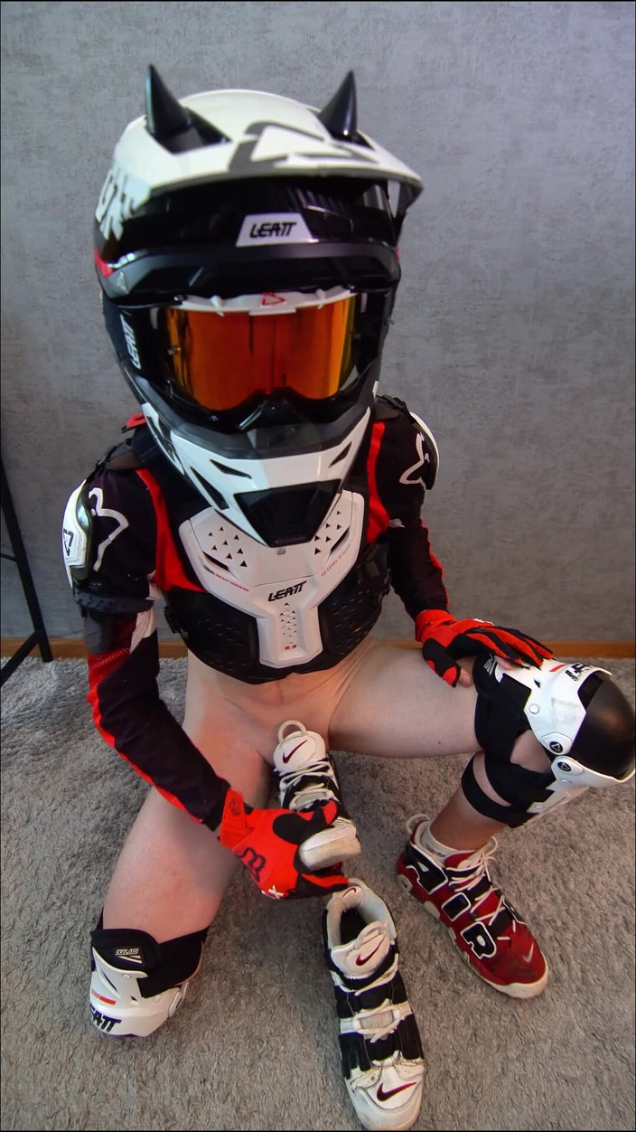 Sneakersmax98: Schwanz in meinen lieblings-turnschuhen