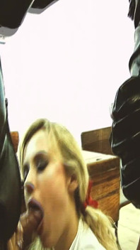 Seksualna grupa scena 1_bdsm trio z blondynką i brunetką Udostępnij wytrysk