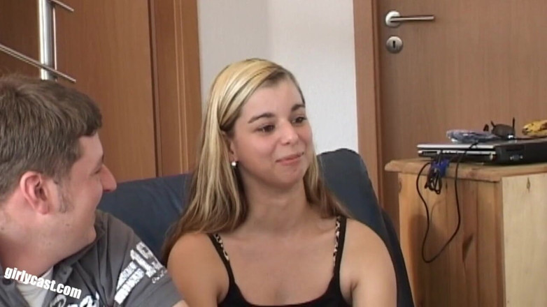 Girlycast: Sladká Melanie první velké černé péro a trojka, zatímco její přítel...