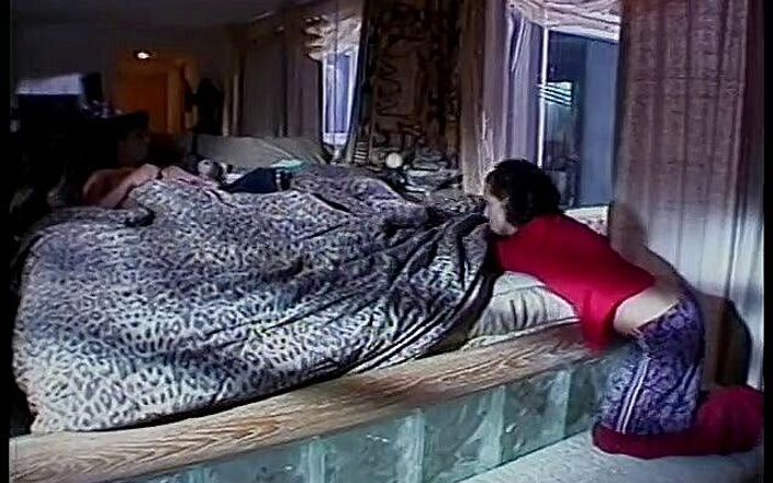 Oral Sluts: Jay Ashley recebendo bom BJ de Kitti Kat