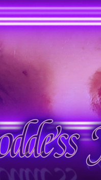 Diosa Andi adora el hermoso ombligo de Lora Cross