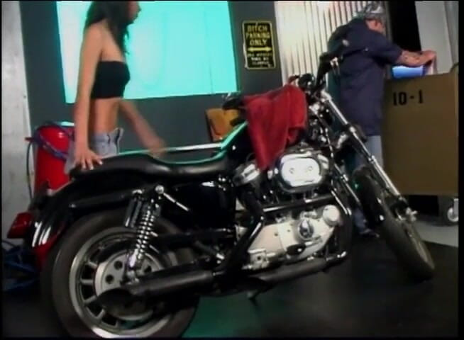 American Idol X: Tattooed muscle guy and sexy petite asian girl pussy fucking