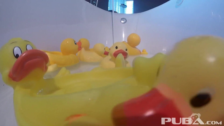 PUBA Solo: Nadia takes a bath with some rubber duckies