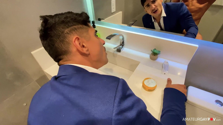 Amateur Gay POV: Il ragazzo brasiliano con il toy è in ritardo per il...