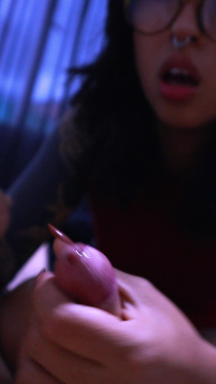 Ellie pink: Mu सबसे अच्छे दोस्त tattoed होमवर्क में आएं और अंत में लंड चुसाई कर रहे हैं