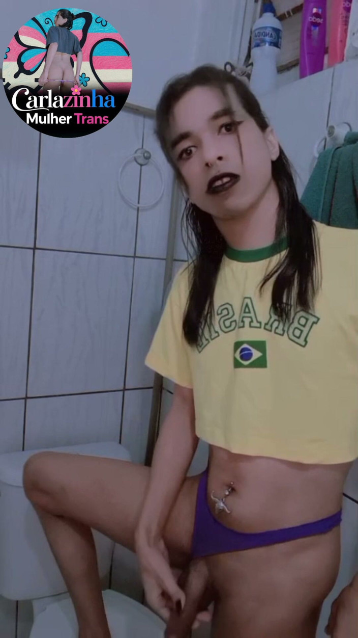Srta. Carla: 그녀는 작가이자 누드 트랜스 여성이며 성기를 빨아주는 것을 좋아합니다