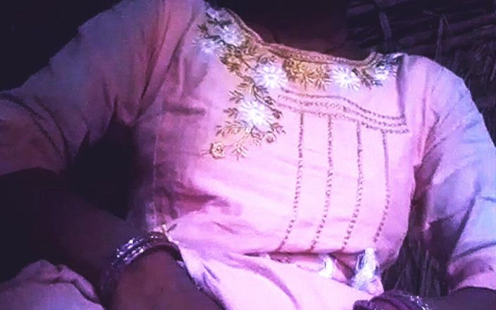 RJ NISHA: Dì Ấn Độ Mallu trong chiếc frock màu hồng được mát xa bộ...