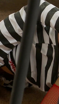 Ragazze in uniforme scena 3 la formosa mora tammie lee si scopa la figa con un dildo nella sua cella