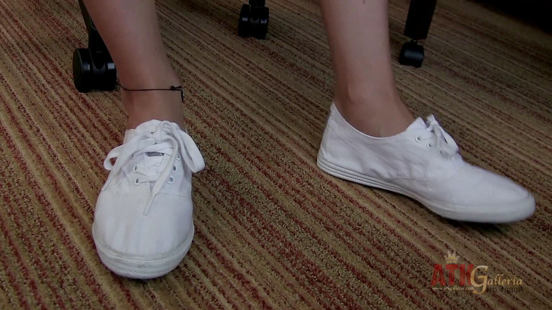 ATKIngdom: Zierliches blondes teen Jessie Andrews masturbiert nach abschluss der hausaufgaben