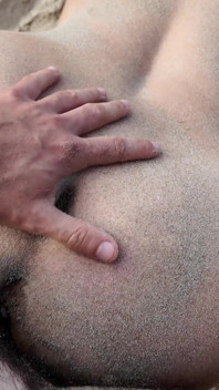 Orang asing yang tidak disenangi mengongkek MILF berbulu bogel