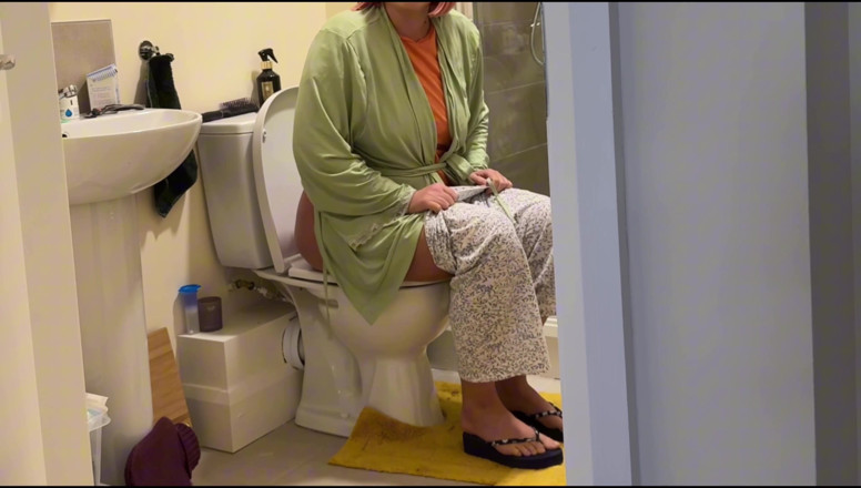 Emma Voyeur: Caught Step Mom Peeing:what Happens Next Will Surprise You