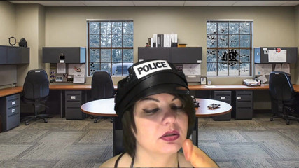 Sexy Milf: Policial chupando pau preso