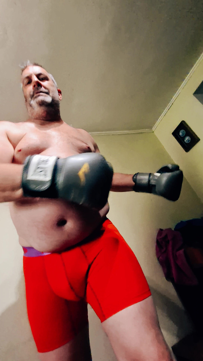 Punchbagplz: POV Fight: Silver Daddy Boxer - Total underkastelse i strid