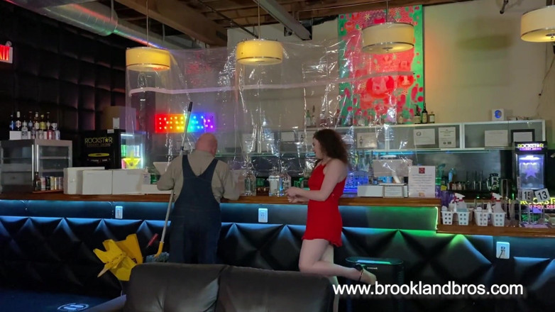 Brookland Brothers: สาวหีร้อนวัยรุ่นดูดควยชายชรา!