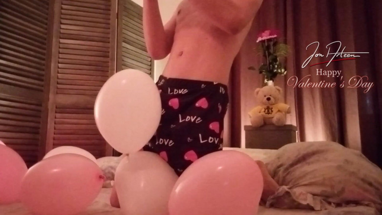 Jon Arteen: Selamat Hari Valentine! Jon Arteen menghisap belon, satu pops. Twink...