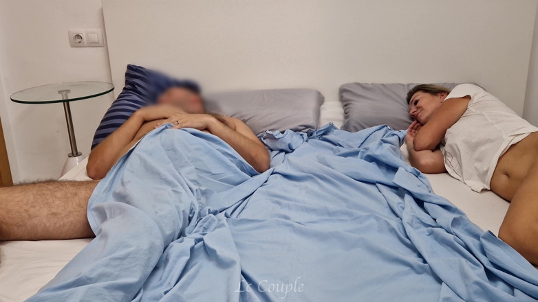LC couple: แฟนสาวซนแอบเข้าไปในห้องนอนเพื่อน แล้วเริ่มสนุกแบบลับ ๆ กับผู้ชายคนนั้น