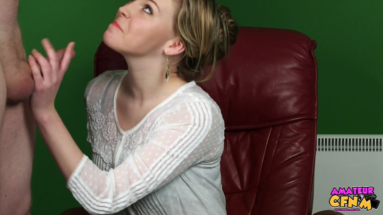 Amateur CFNM: 스타킹 다리 작업