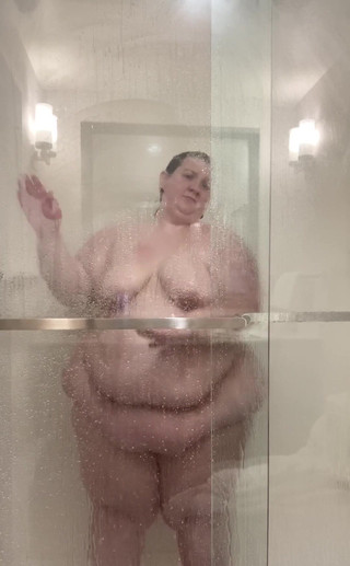 Kayla Peach studios: Hotel SSBBW Shower