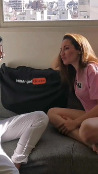 เพื่อนบ้านใหม่ของฉันเป็นดาราหนังโป๊