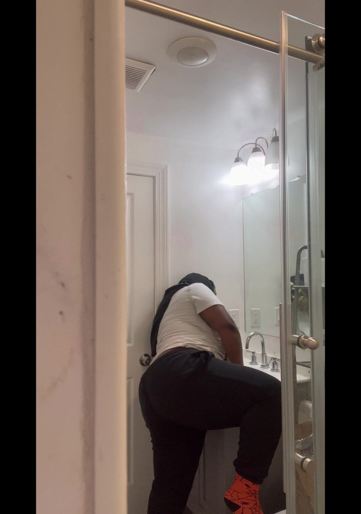 Anye Meshell: うーん、このエッチな男たちがビデオ通話で私を見ている