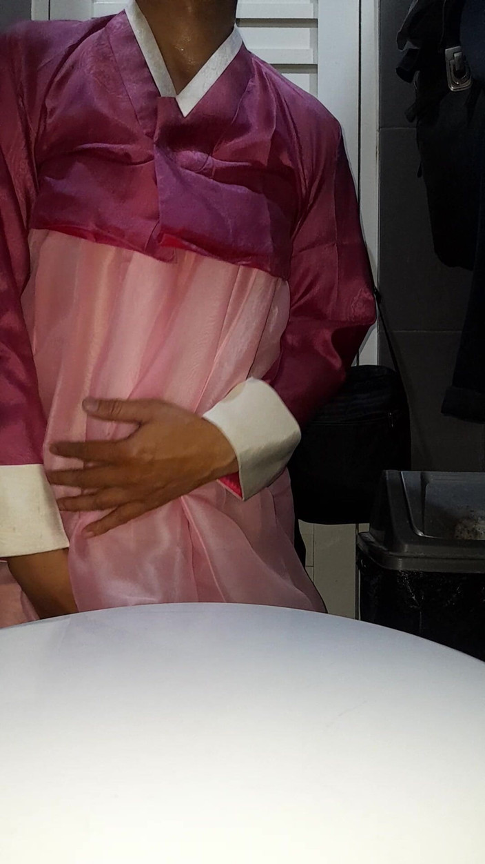 Naomisinka: Travestito indossa sborra indossando hanbok abito tradizionale coreano
