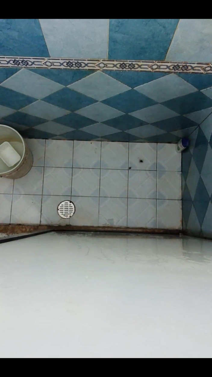 Karmicoxv: Я положил свой мобильный телефон в ванной моей невестки и записал это, не замечая ее