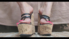 Goddess Lena: Hot Wedges Mengusik