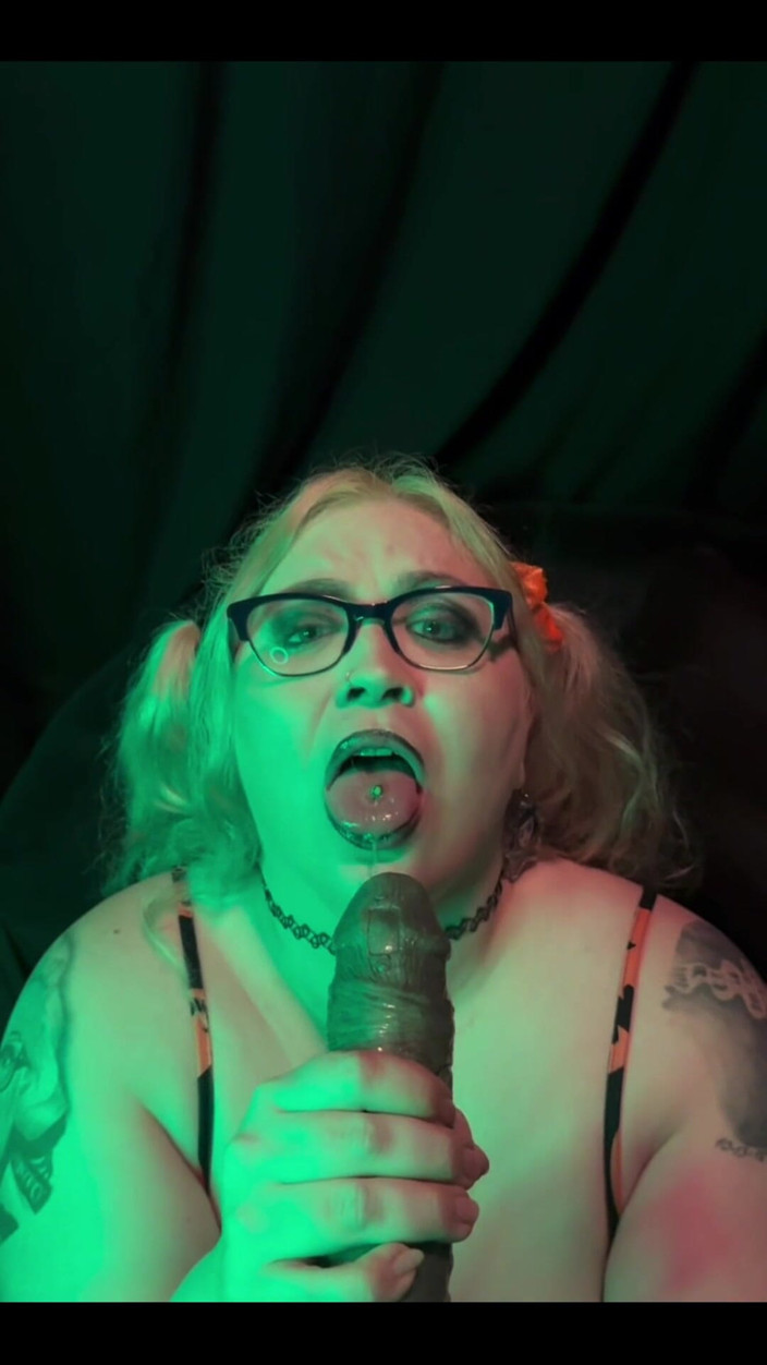 Goth bimbo: 괴물 자지 BJ