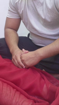 L'insegnante dà una punizione per essere arrivato in ritardo in classe