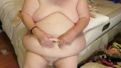 BBW nurse Vicki adventures with friends: Hraní s mým břichem, když vidím, co do něj můžu...