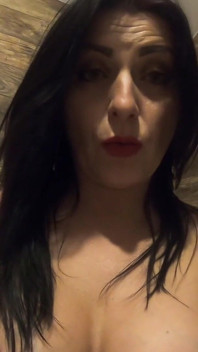 Red Koronkowa bielizna Pee Fetish - Duże cycki dokuczanie i niechlujna łazienka Play