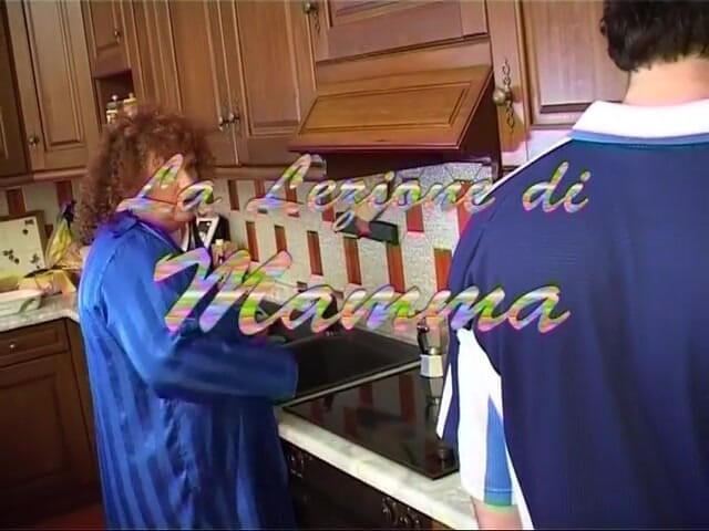 Milf in Love: MiLF italiana sbattuta da dietro